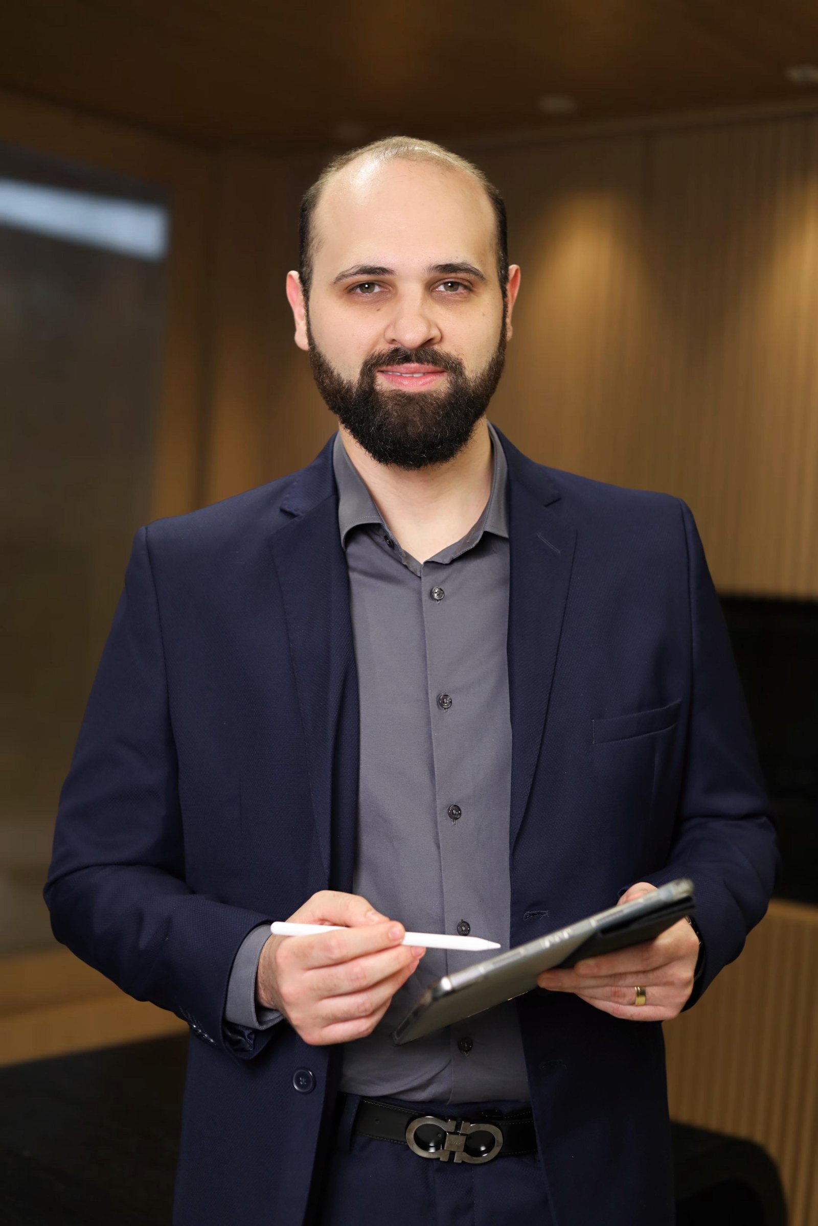 Dr. Lucas Lacerda - Cirurgião Plástico